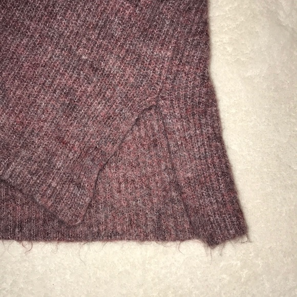 Harper Lane v-neck sweater. Size Medium. - Picture 5 of 5